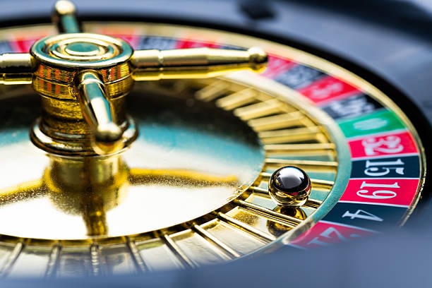 apo338 Evolution Gaming live roulette table with dealer and betting layout
